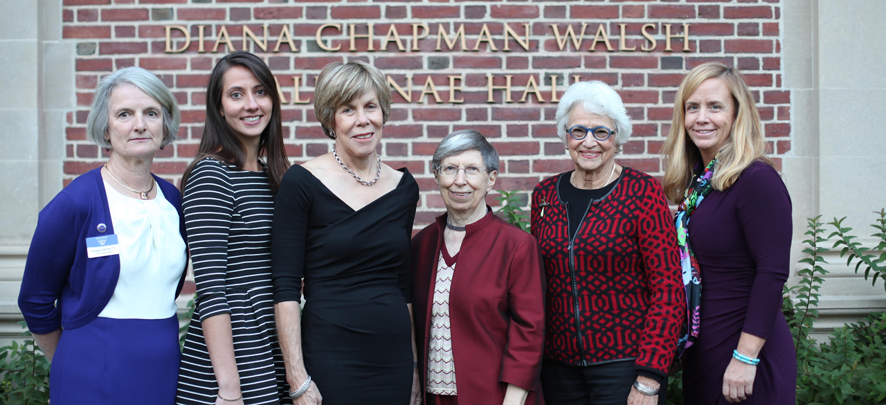 2015 Sed Ministrare Volunteer Award Recipients with Alumnae Association Representatives 