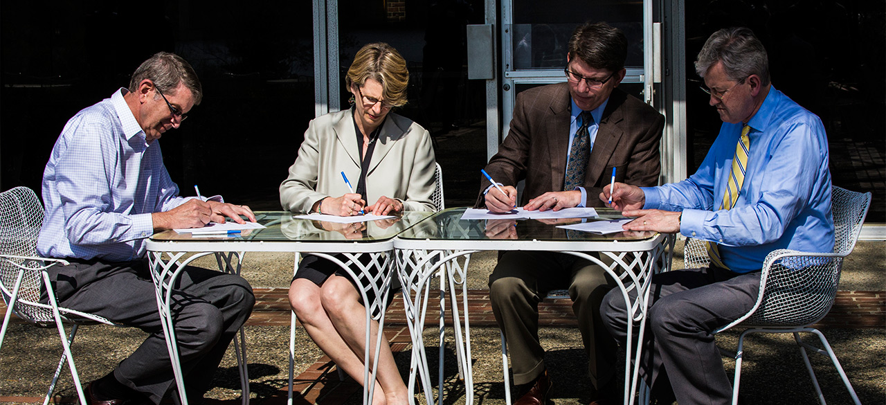 Representatives from Wellesley, Colgate, Hamilton and Davidson sign an agreement establishing an online learning consortium.