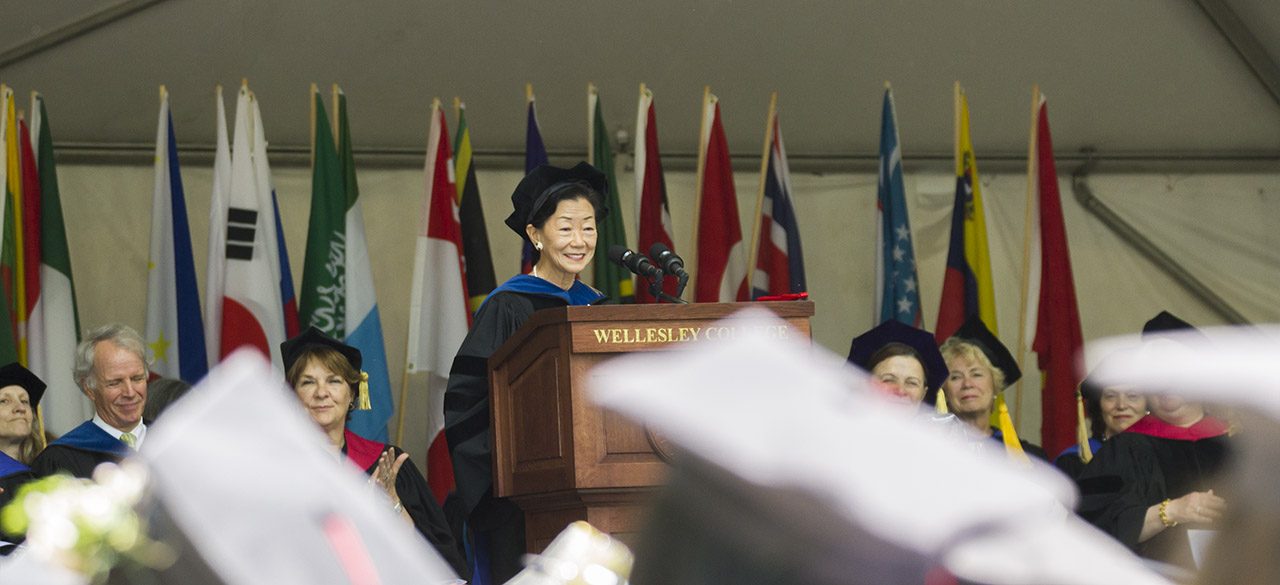 Lulu Chow Wang '66 addresses the Wellesley College Class of 2016. 