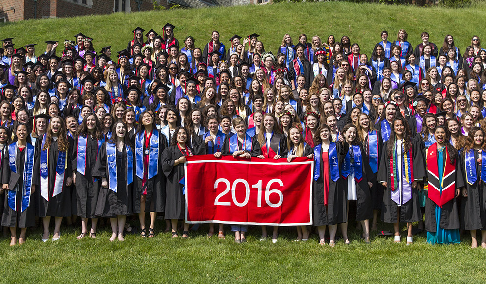 Congratulations to the Wellesley College Class of 2016, shown here in their class photo. 