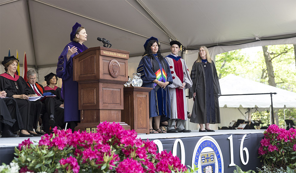 President H. Kim Bottomly introduces the 2016 Pinanski winners. 