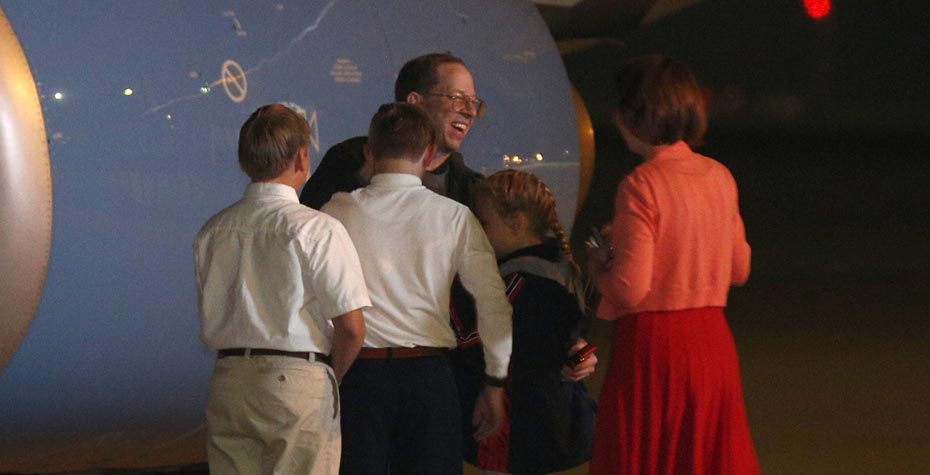 AP photo: Jeffrey Fowle reunited with family