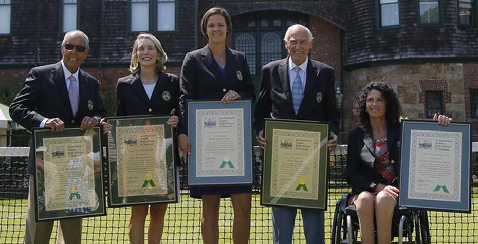 class of 2014 tennis hall of fame inductees with their plaques