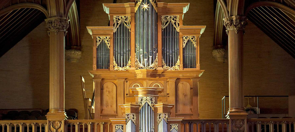 Image of the Fisk Organ in Houghton Chapel, Wellesley College.