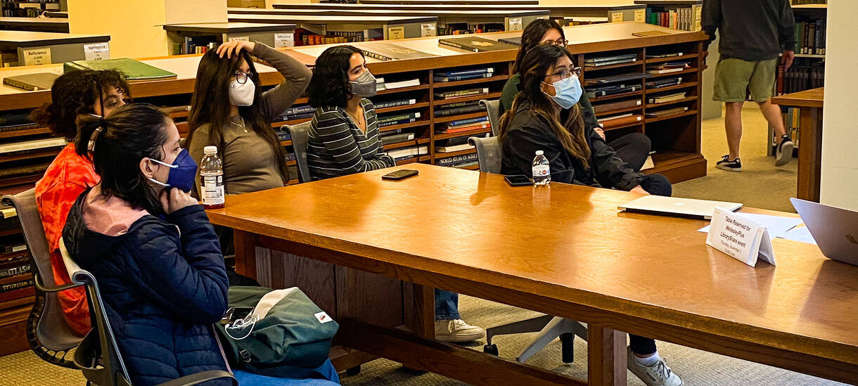 Students gathered for seminar