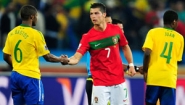 Brazil and Portugal soccer plays shake hands (Haititempo)