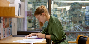Clara Chambers ’24 studies at her thesis carrel in the library.