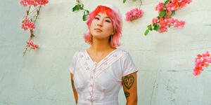 Jamie Chen ’21 in thrifted outfit. 