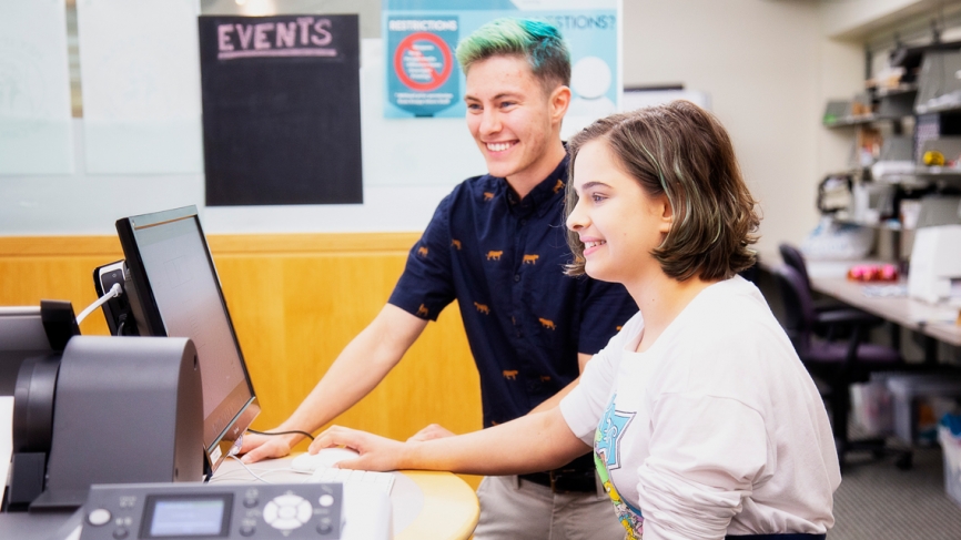A student and staff member work on a computer in Wellesley's Maker Space.