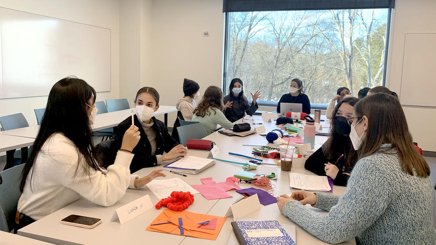 Students talk to each other in Professor Sarah Wasserman's Neuroethology of Decision Making class.