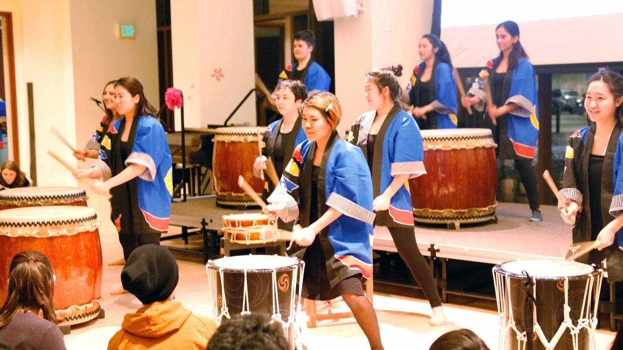 Wellesley Aiko club performing at Yuki Matsuri