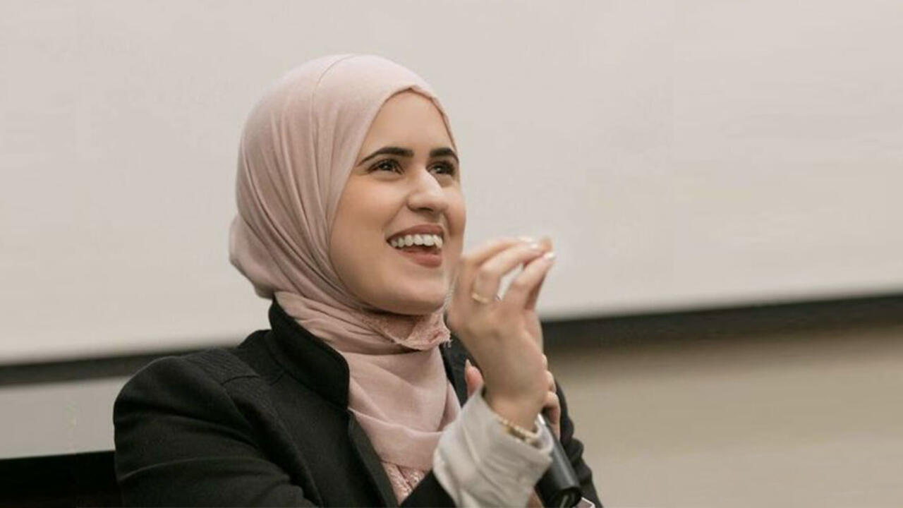 Laila Alawa speaking to an audience