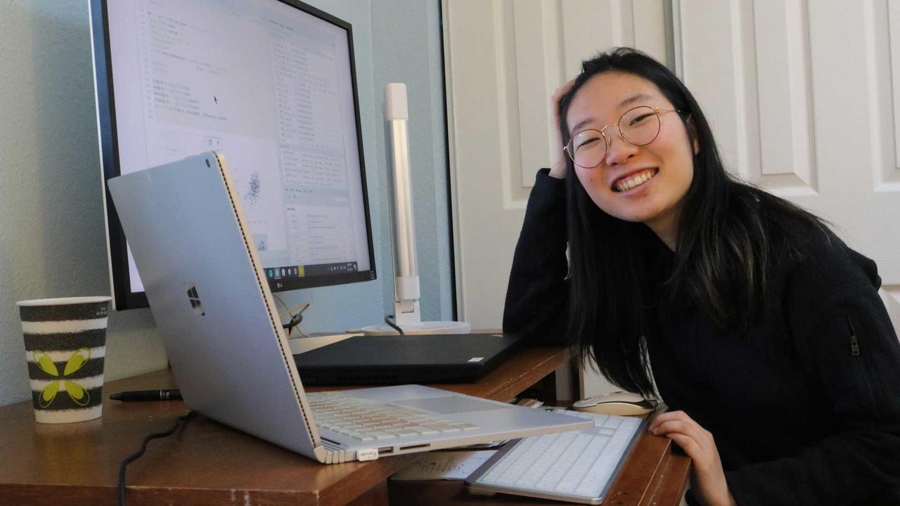 Heesu (Ally) Kim ’21 at her desk