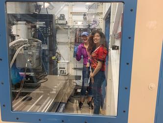 Jill Mankoff '21 and Annie Gomez '22 prepare to watch a material's atomic structure change in real time